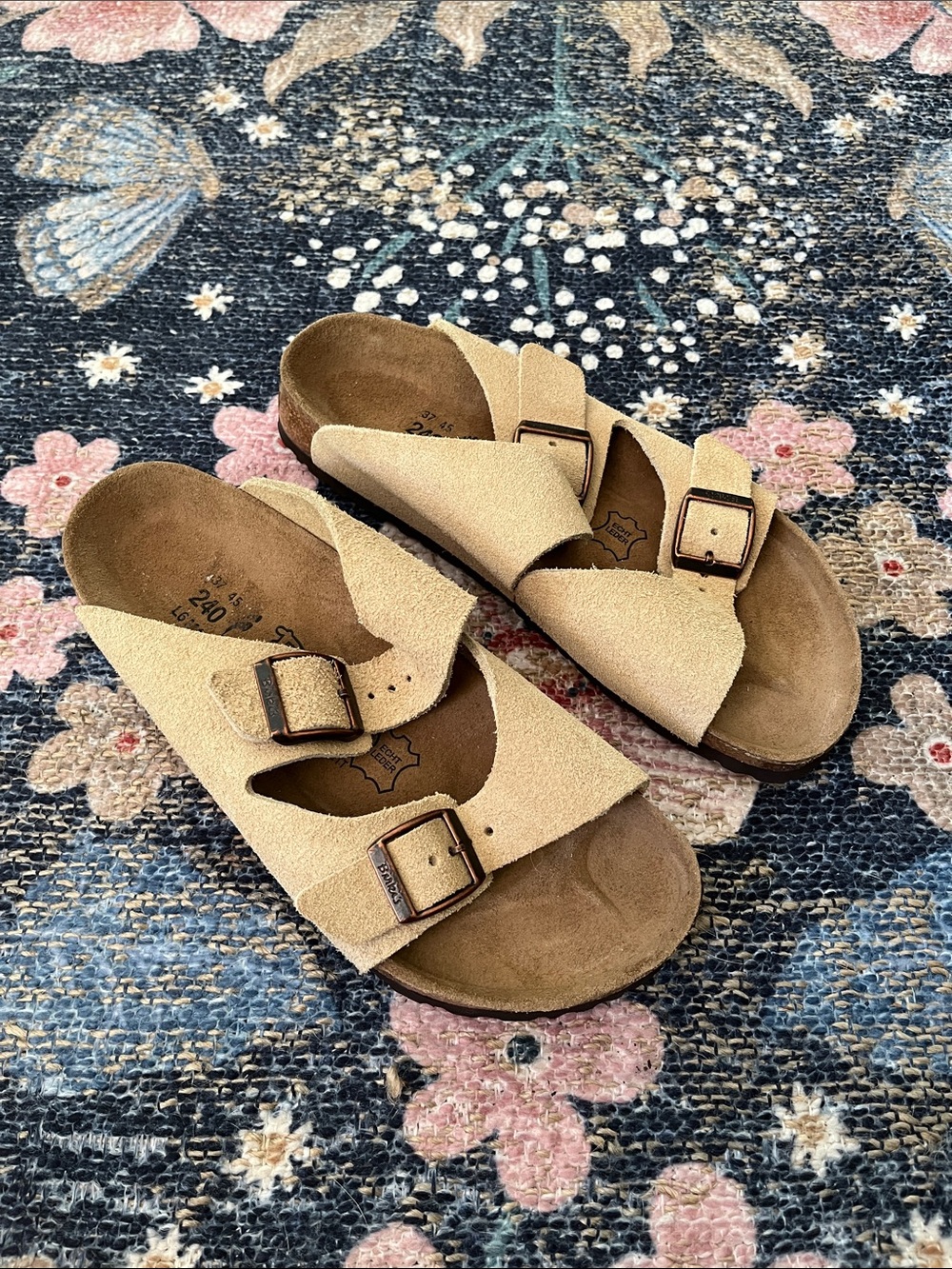 8 HOUR PRICE DROP Birki’s Birkenstock Suede Arizona Taupe Sandal